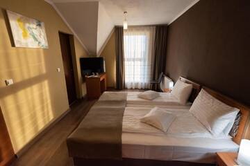 Фото номера Стандартный двухместный номер с 1 кроватью Отель Areo Hotel &amp; Restaurant г. Одорхею-Секуеск 3