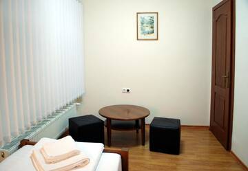 Фото номера Одноместный номер с собственной ванной комнатой Хостелы Hostel Septimia г. Одорхею-Секуеск 3