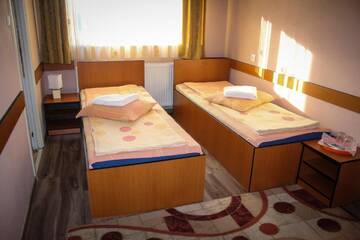 Фото номера Двухместный номер с 1 кроватью Отель Hotel Tranzit г. Одорхею-Секуеск 2