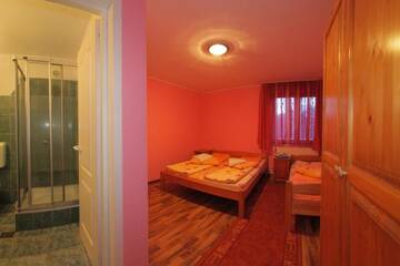 Фото номера Семейный номер Отель Hotel Tranzit г. Одорхею-Секуеск 11