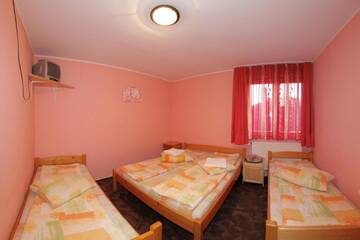 Фото номера Классический четырехместный номер Отель Hotel Tranzit г. Одорхею-Секуеск 4