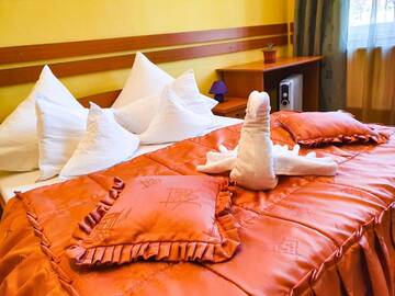 Фото номера Номер Делюкс с кроватью размера «king-size» Отель Szarvas Hotel г. Одорхею-Секуеск 23