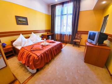 Фото номера Номер Делюкс с кроватью размера «king-size» Отель Szarvas Hotel г. Одорхею-Секуеск 10