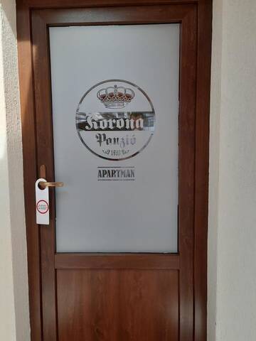Фото номера Суперлюкс с кроватью размера &quot;king-size&quot; Отели типа «постель и завтрак» Korona Panzió г. Одорхею-Секуеск 3