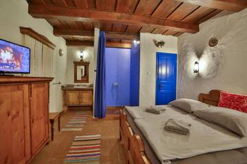 Фото номера Двухместный номер с 1 кроватью, вид на сад Гостевой дом Castle Garden guesthouse -Adults Only г. Одорхею-Секуеск 3