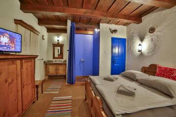 Фото номера Двухместный номер с 1 кроватью, вид на сад Гостевой дом Castle Garden guesthouse -Adults Only г. Одорхею-Секуеск 12