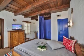 Фото номера Двухместный номер с 1 кроватью, вид на сад Гостевой дом Castle Garden guesthouse -Adults Only г. Одорхею-Секуеск 8