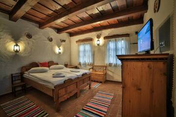 Фото номера Двухместный номер с 1 кроватью, вид на сад Гостевой дом Castle Garden guesthouse -Adults Only г. Одорхею-Секуеск 9