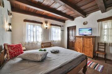 Фото номера Двухместный номер с 1 кроватью, вид на сад Гостевой дом Castle Garden guesthouse -Adults Only г. Одорхею-Секуеск 2