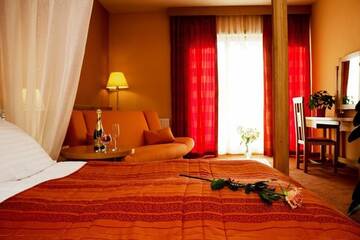Фото номера Номер для новобрачных Отель Hotel - Restaurant Gonduzo г. Одорхею-Секуеск 5
