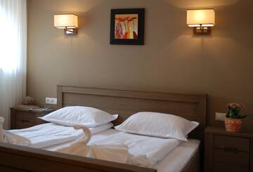 Фото номера Standard Double Room without spa access Отель Septimia Hotels &amp; Spa Resort г. Одорхею-Секуеск 5